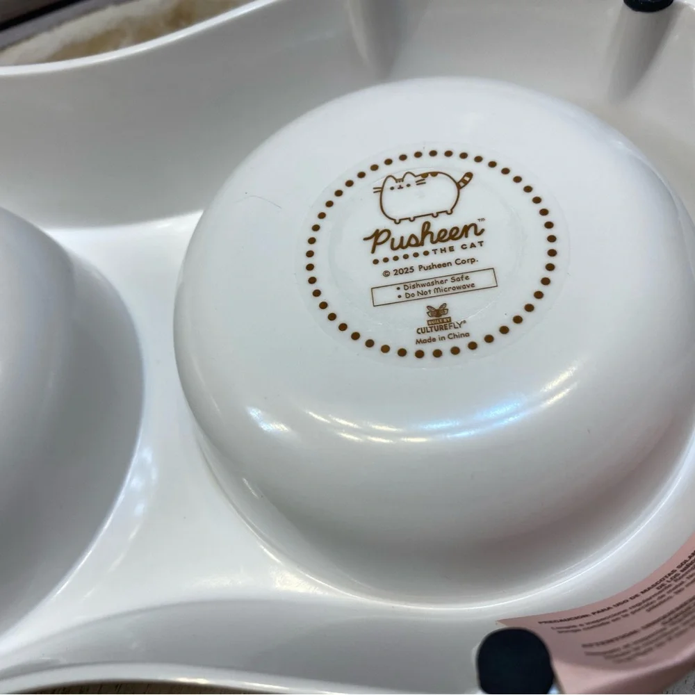 Pusheen 🐈 🐕 Double Bowl With Base Cat Bowl 3/4 cup x2 NWT